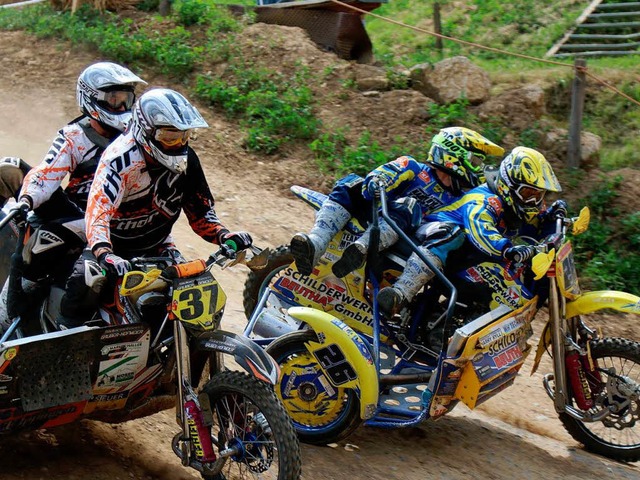 Rassige Rennduelle mit artistischen Fa...eim 49. Motocross des MSC Schopfheim.   | Foto: Hege