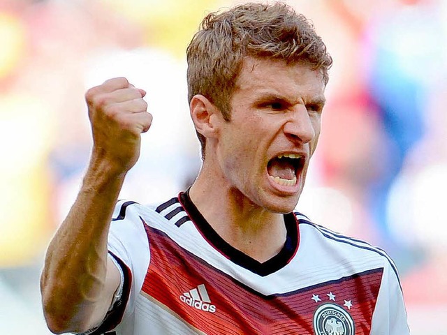 Der Mann des Spieles: Thomas Mller sc... Deutschland drei Tore gegen Portugal.  | Foto: dpa