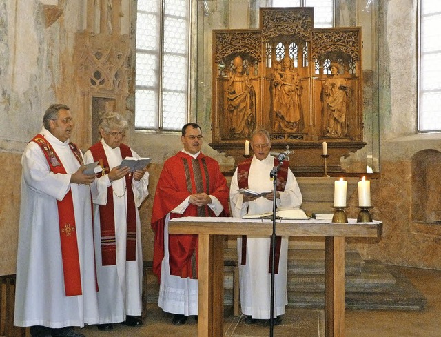Gemeinsam mit den Geistlichen der Merd... in der Wasenweiler St. Vituskapelle.   | Foto: Christine Weirich