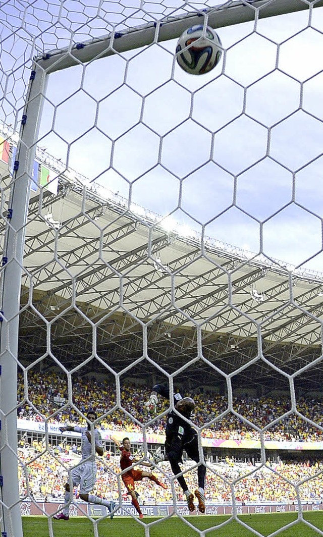 Dries Mertens berwindet den algerisch...ien zu einem WM-Start mit Happy End.    | Foto: afp