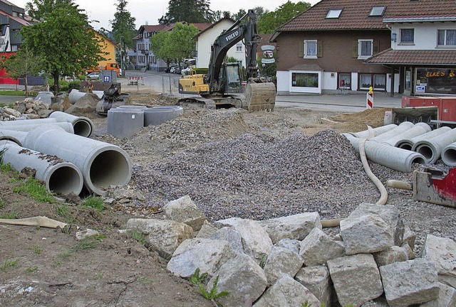 Hier entsteht der neue Busbahnhof in ...rfsanierung laufen auf vollen Touren.   | Foto: Wilfried Dieckmann