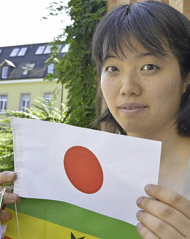 Yuki Irie rt zu 60er-Jahre-Song und heier Quelle.   | Foto: Bamberger