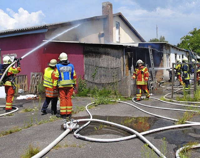 Der Brand eines Anbaus an der Wallbach...fen nicht schlimmeres verhindert htte  | Foto: Ralph Fautz