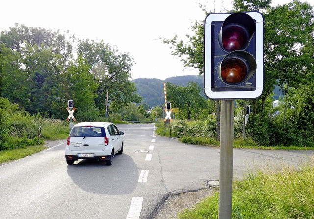 Die Vorampel der Deutschen Bahn soll d...iter rechts vorm Bahnhof an der B317.   | Foto: sattelberger