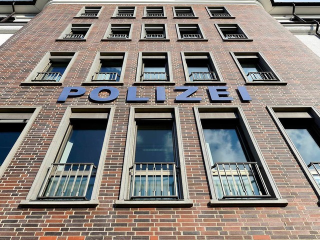 Die Polizei informiert aktuell ber de...uf dem Pendlerparkplatz bei Neuenburg.  | Foto: Ingo Schneider