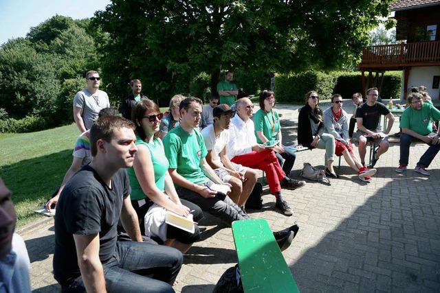 Junge Leute, zum groen Teil aus Frank...em Langenhard ihre Geschftsideen aus.  | Foto: Christoph Breithaupt, Christoph Breithaupt