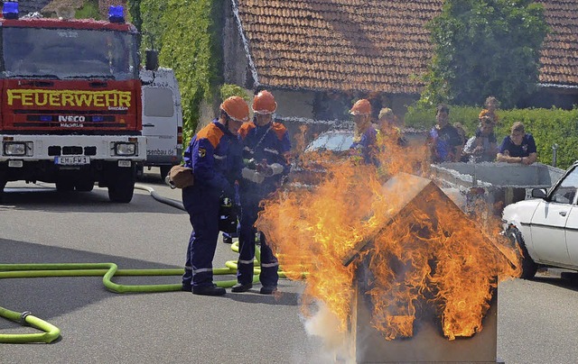 Wasser marsch: Die Jugendfeuerwehr Bro...n  der  Ortswehr ihren Leistungsstand.  | Foto: Jrg Schimanski