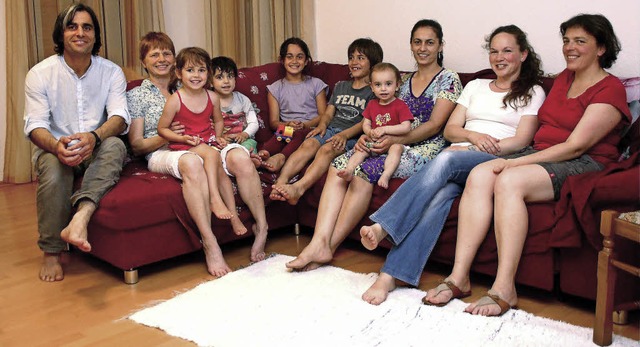 <Text>Die tschetschenische Flchtlings...eunden in ihrer neuen Wohnung  </Text>  | Foto: erika sieberts