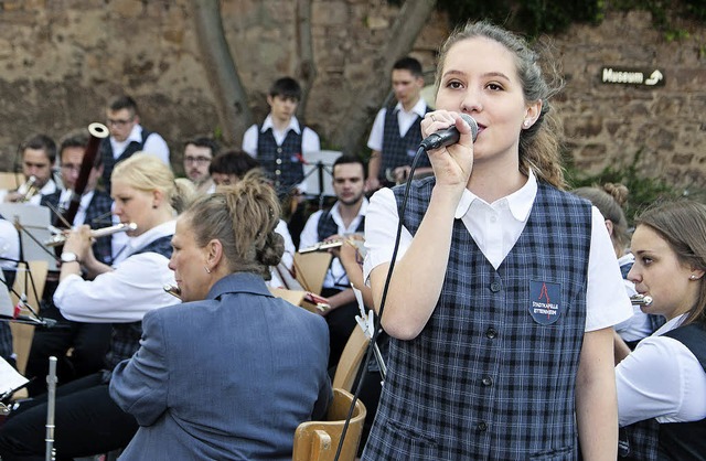 Die 17-jhrige Jana Band hatte beim Ro...n ffentlichen Auftritt als Sngerin.   | Foto: Olaf Michel