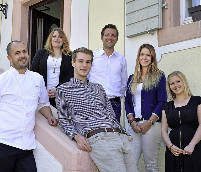 Sternekoch Oliver Rausch mit Alyssa Th...e und Verena Strumberger (von links).   | Foto: Thomas Kunz