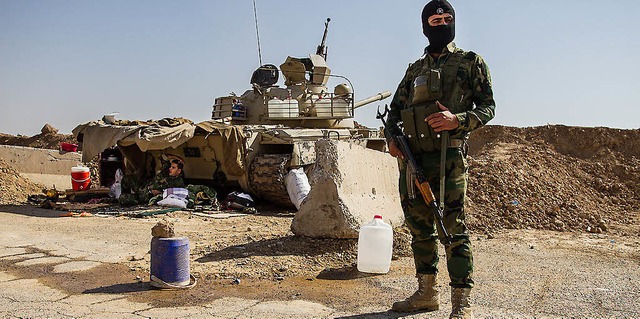 Kurdischer Soldat in der Nhe von Kirkuk   | Foto: dpa
