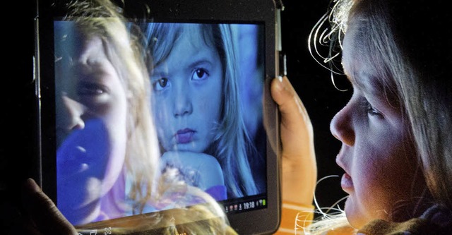 Auf klare Regeln fr Kinder im Umgang mit digitalen Medien kommt es an.   | Foto: dpa