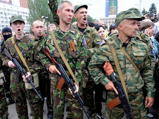 Militant: Pro-russische Separatisten in der Ostukraine  | Foto: AFP