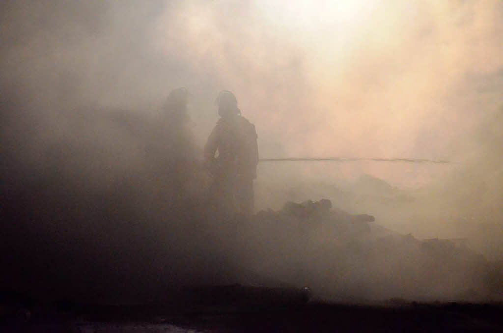 Grobrand im Schwarzwald: Die Lagerhalle eines Sgewerks in St. Blasien ist abgebrannt.