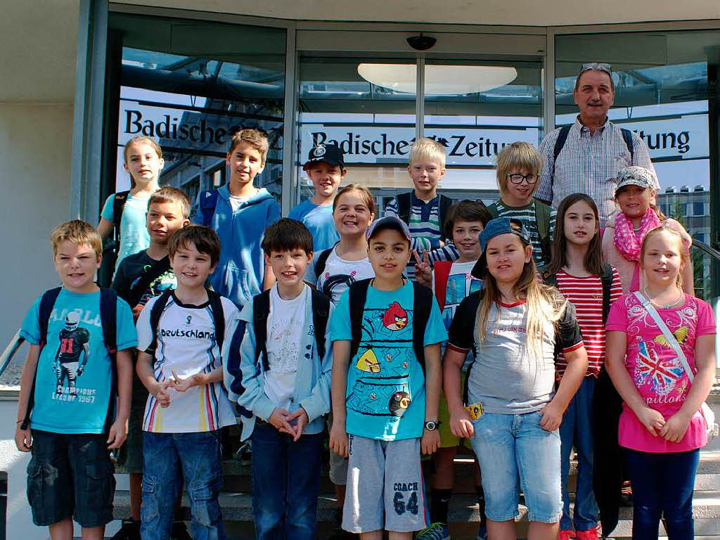Die Klasse 4a der Grundschule Rheinhausen mit ihrem Lehrer Alfred Wagner. Die Klasse 4a der Grundschule Rheinhausen mit ihrem Lehrer Alfred Wagner.