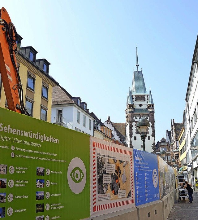 Eingezuntes Martinstor: Die Bauarbeit...Freiburger Innenstadt haben begonnen.   | Foto: anfe (2)