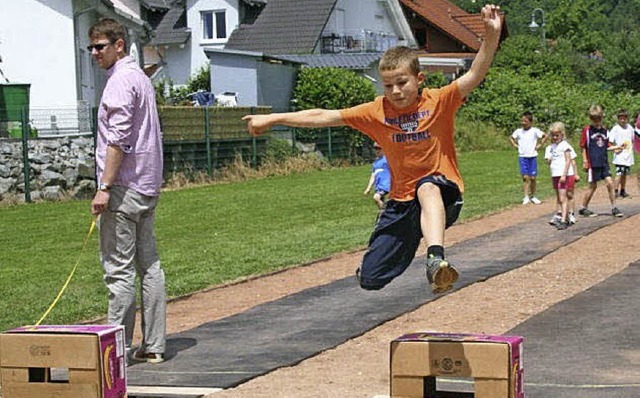 Helfer im Hintergrund, wie bei der Ver...hen nicht nur Sportvereine,<ppp></ppp>  | Foto: ZVG/Martina Weber-Kroker