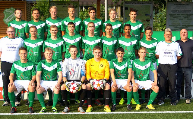 Das U19-Team des SVU mit Co-Trainer Sa...manager Bertram Burgert (ganz rechts).  | Foto: Privat