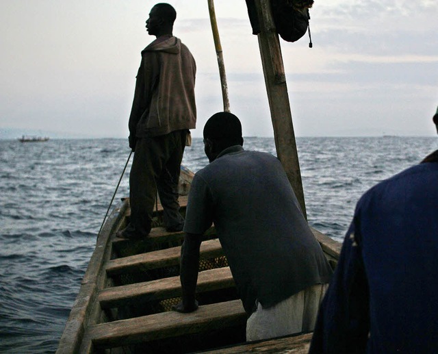 Die Fischer James, Ahene und Joshua  b... auf die leeren Fanggrnde ihrer Vter  | Foto: Philipp Lichterbeck