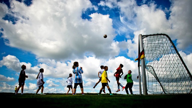 Dreiviertel der Kinder und Jugendliche...; die meisten allerdings nicht genug.   | Foto: dpa