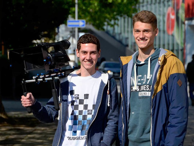 Marius Maulbetsch  (rechts) und Ramon ...#8222;YoungCut Filmproduktion&#8220;.   | Foto: Martin Herceg