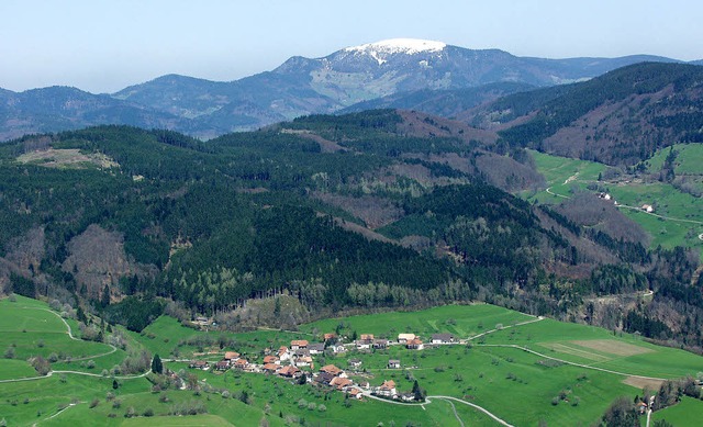 Vom Zeller Blauen (vorne) in Richtung ...n) wre Platz fr bis zu 12 Windrder.  | Foto: Erich Meyer