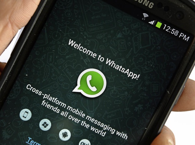 Whatsapp auf einem Smartphone   | Foto: AFP