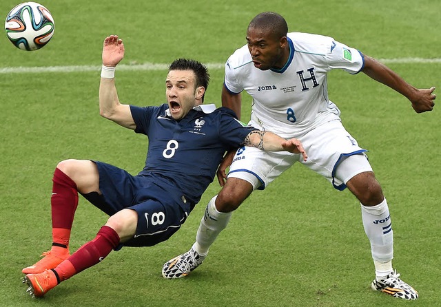 Ein 3:0 gegen die Schweiz wre klasse,... Franzosen  Mathieu Valbuena (links).   | Foto: AFP