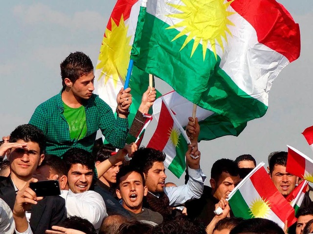 Irakische Kurden, die nach Unabhngigk...iern in Kirkuk das persische Neujahr.   | Foto: dpa
