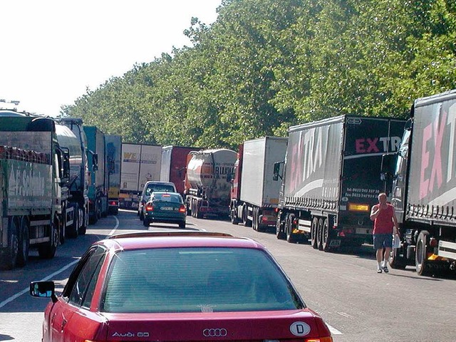 Bis 2006 war das Verkehrs-Chaos auf de...blichen Belastungen gerechnet werden.   | Foto: Archivfoto: Jrn Kerckhoff