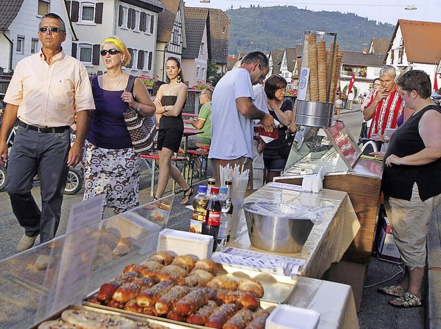 Auf eine breite Basis hat die Friesenh...keit, den Wochenausklang zu genieen.   | Foto: Heidi Foessel