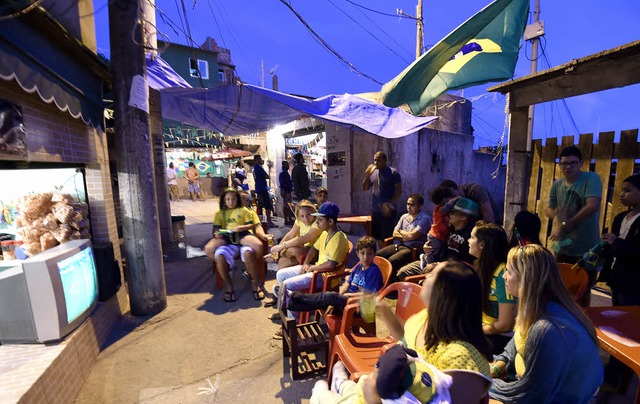 Auch in der Favela Vidigal in Rio de Janeiro kommt WM-Stimmung auf.   | Foto: AFP