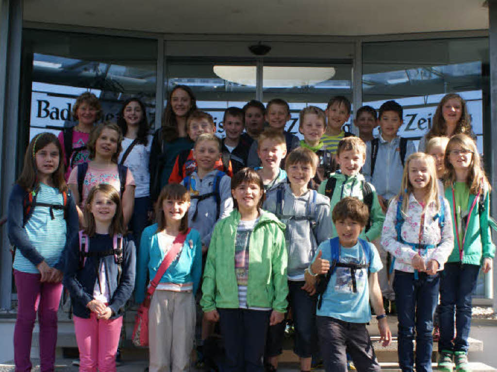 Die Klasse 4b der Hansjakobschule Titisee-Neustadt mit ihrer Lehrerin Christiane von Feilitzsch. Die Klasse 4b der Hansjakobschule Titisee-Neustadt mit ihrer Lehrerin Christiane von Feilitzsch.
