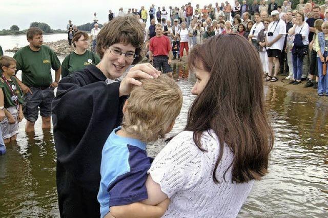 Taufe – nun auch im Wasser des Rheins