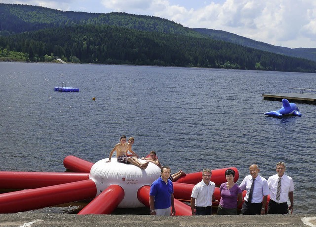 Neuer Krake im Spabad Aqua fun<Text> ...eier und Claus Tennen (links). </Text>  | Foto: Ute Aschendorf