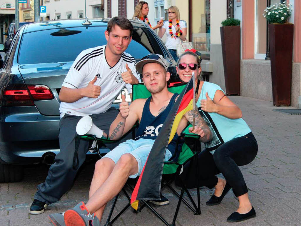 Freude bei den Fuballfans: Eindrcke vom Autokorso nach dem WM-Spiel Deutschland/USA