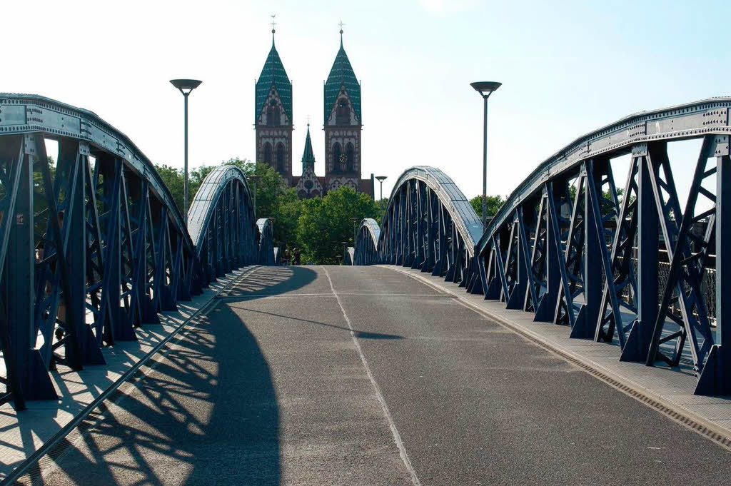 Nanu, was ist denn da los? Kein einziger Radler auf der blauen Brcke!