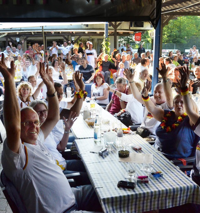 Gute Stimmung herrschte bei den Fubal...rasse im Waldstadion in Gundelfingen.   | Foto: Max Schuler