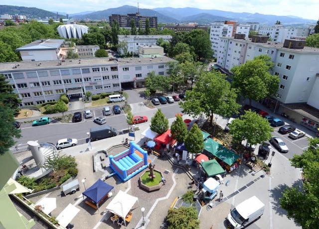 Der inzwischen deutlich vergrerte &#...laster) diente gestern als Festplatz.   | Foto: Rita Eggstein