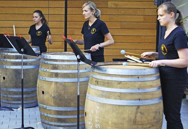 Das Percussionensemble Kaiserstuhl er... im Oberbergener Weingut Franz Keller.  | Foto: Benjamin Bohn