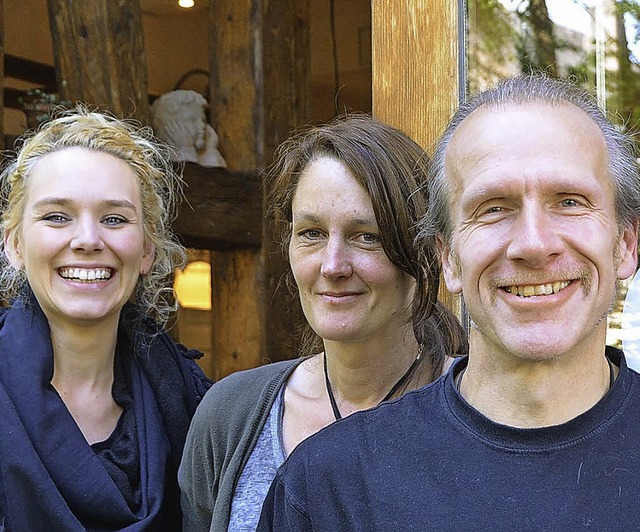Julia Faller, Kathrin Schuble und Bernd Gramespacher   (von links) am Klsterle  | Foto: S. Wolfrum