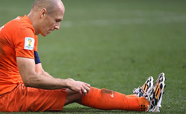 Arjen Robben spielt mit geriffelten Socken.   | Foto: afp