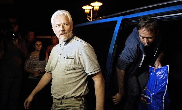 Freigelassen: zwei der vier OSZE-Beoba...in der Ostukraine freigelassen wurden   | Foto: AFP