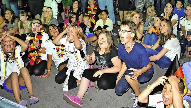 Public Viewing  auf dem Lahrer Rathausplatz beim  Spiel gegen die USA.  | Foto: Axel Fleig (Lahr)