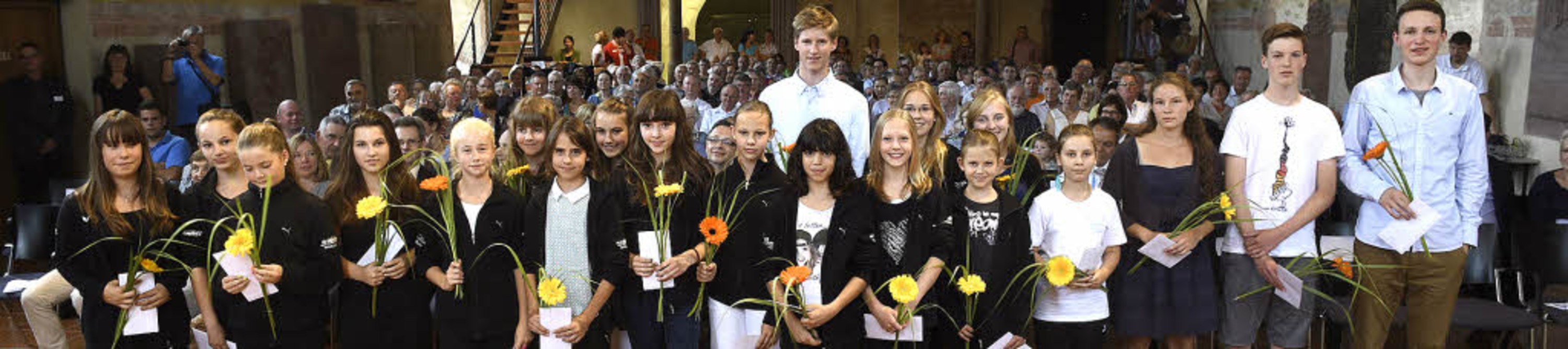 Jugendliche Sportler und Musiker wurde...s  für ihre Leistungen ausgezeichnet.   | Foto: Volker Münch