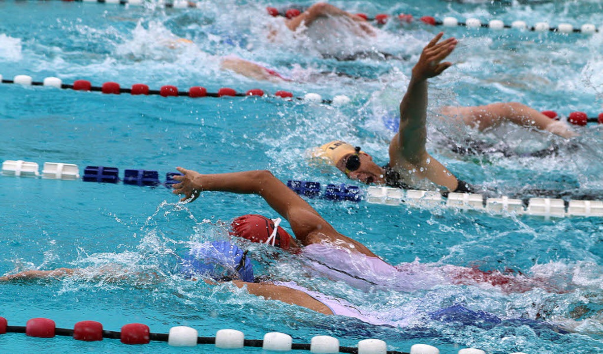Sportlicher Dreikampf: Sowohl beim Schwimmen<ppp></ppp>  | Foto: Hans-Jürgen Hege