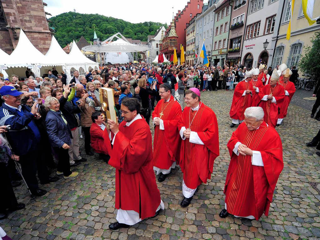 Feierliche Fhrungswechsel im Mnster: Stephan Burger ist neuer Erzbischof von Freiburg