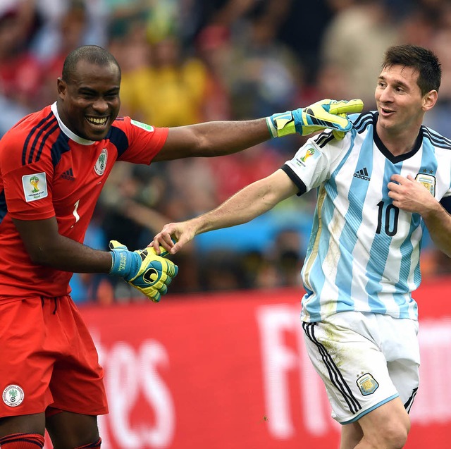 Nigerias Torhter Vincent Enyeama (lin...i (rechts) zwei Gegentore beschert.     | Foto: AFP