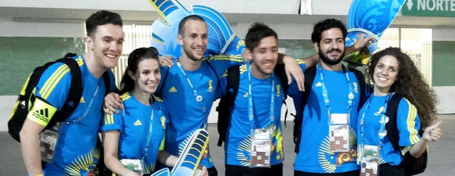Dominik Gassmann (Dritter von links) mit seiner Service-Gruppe in Rio.   | Foto:  Privat