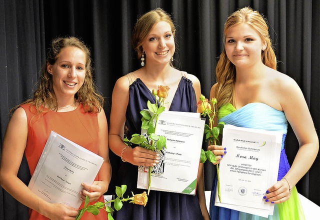 Drei Preistrgerinnen freuen sich ber... Heim, Stefanie Hofmann und  Nora May   | Foto: Julia Gross
